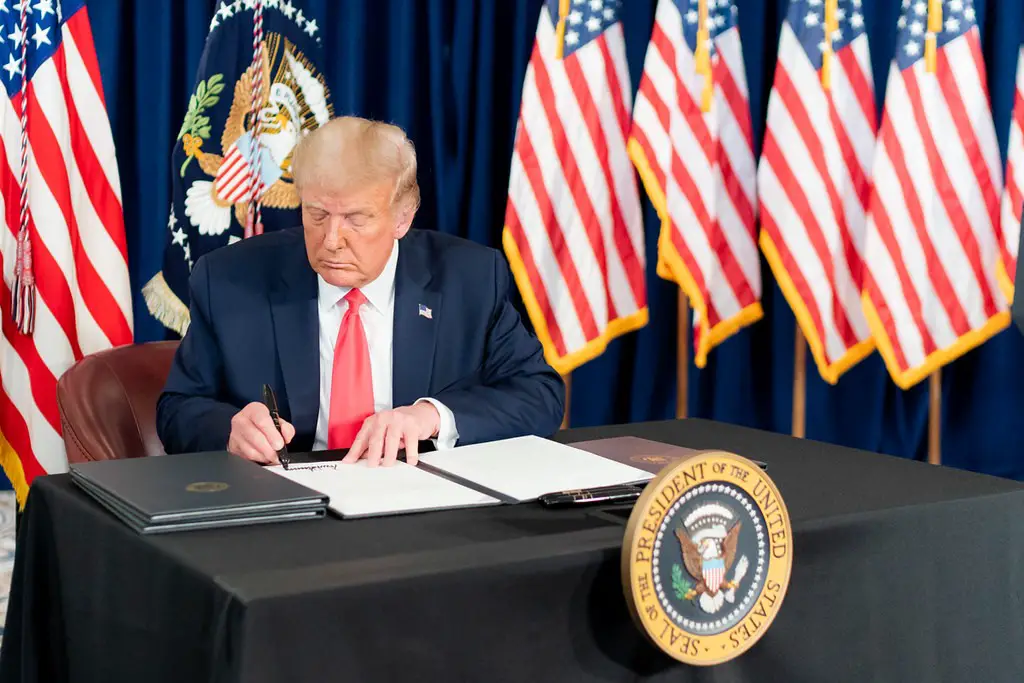 Trump Bans Paper Straws in Federal Agencies, Advocates Return to ...