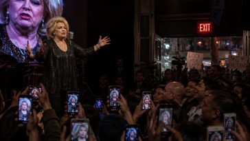 Dem Hollywood Concert Flops as Bette Midler's Viral Gaffe Backfires
