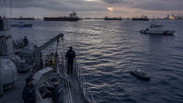 Tankers Say Hormuz Traffic Needs Weeks to Recover Despite Trump Deal