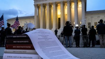 Roberts Blocks Trump’s Bid, Thomas Issues Rallying Dissent