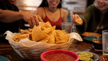 Viral Japanese Fan: Free Chips Reveal America's Quiet Generosity