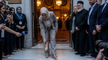 Hochul’s Mosque Scarf Stunt Dismissed as Vote-Chasing Theater