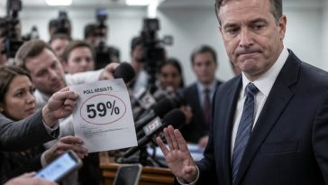 59% of Democrats Say Military Should Remove Trump, Leaders Duck