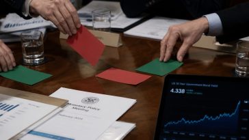 Fed Pauses at 3.75–4.00% After 10–2 Split, Signals More Hikes