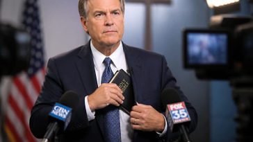 Kansas Pastor Hamilton Flaunts Bible, Calls VP Vance Pathetic